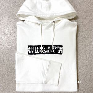 国内正規品 2019ss~ 美品 4サイズ（XL対応）Sacai サカイ×Fragment フラグメント ダブルネーム フロントロゴ フード パーカー 白