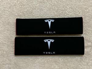 テスラ　Teslaプリントロゴ　黒革　内赤シートベルトパッド