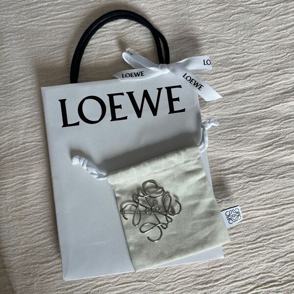 【LOEWE】 アナグラム ブローチ (真鍮)