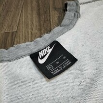 ☆NIKE 刺繍ロゴ XL スウェット プルオーバー トレーナー 杢グレー 灰色 裏パイル地 長袖 ワンポイント ナイキ 黒タグ ブランド古着 USED_画像9