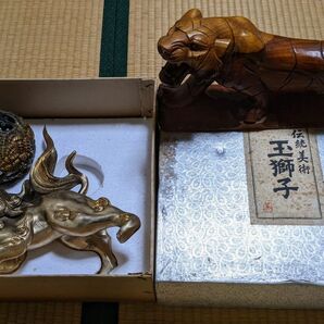 伝統美術品　玉獅子　木彫りの虎　金属工芸　伝統工芸品　縁起物　厄除け　招福　魔除け　置物　オブジェクト　鉄製　木製　金属製