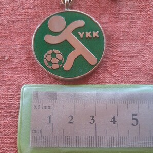 キーホルダー メダル 1983年 全日本少年サッカー大会 YKK レトロ レア 希少 雑貨の画像2