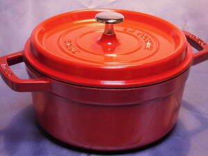 SALE　即決　ストウブ　staub　ココット・ラウンド　Cocotte round ２２（２６００ｃｃ）レッド（赤）（直火・ＩＨ・オーブン 可）