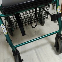 千葉県　中古　歩行器　メタリックグリーン　折り畳み　ブレーキ付き_画像5