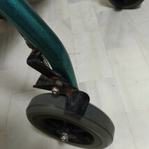 千葉県　中古　歩行器　メタリックグリーン　折り畳み　ブレーキ付き_画像7