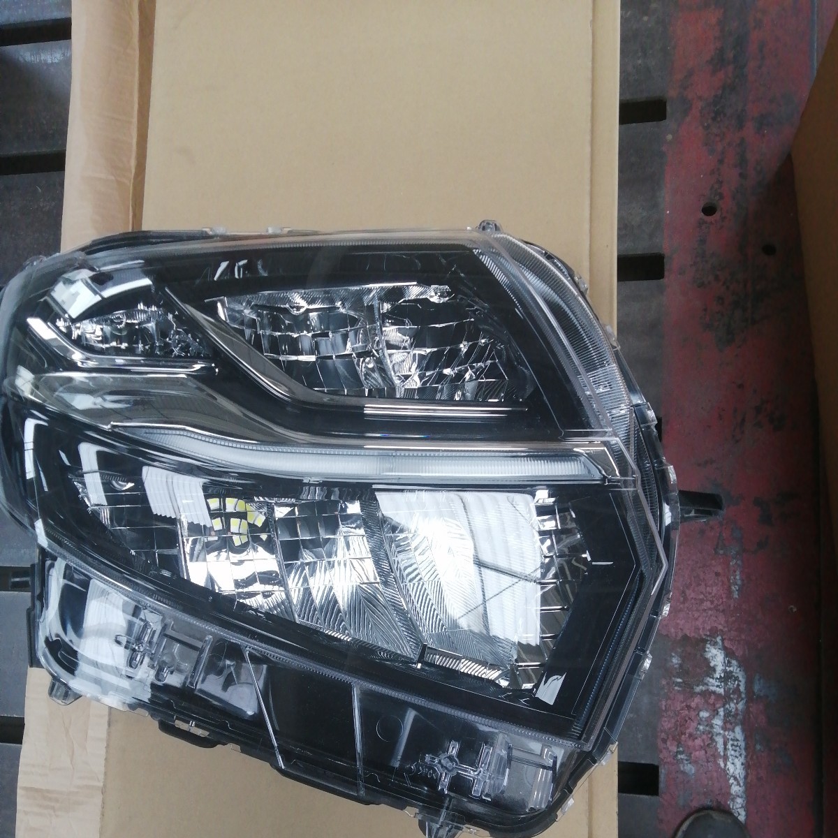 ルカリ R4 LA650S 右LEDヘッドライト FAHC8-m24348086884 ダイハツ