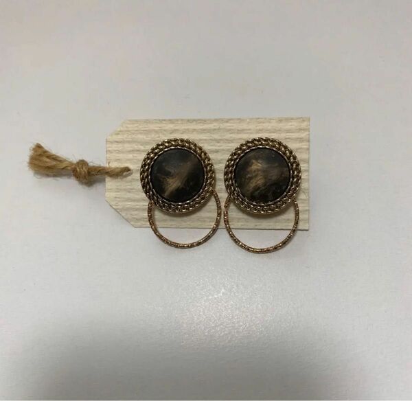 ヴィンテージボタンのピアス　ハンドメイド