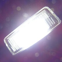 鬼白光! 一体型交換式 ! LED ナンバー灯 ライセンス ランプ ノア・ヴォクシー AZR60G AZR65G ZRR70W ZRR75W ZRR70G ZRR75G　_画像1