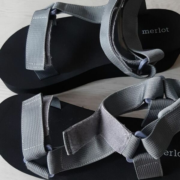 新品 メルロー merlot スポーツサンダル厚底新品 タグ付き 23.5