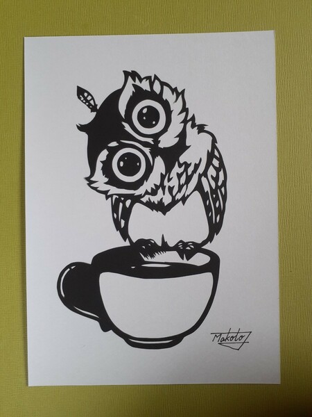 切り絵アート　コーヒーカップのフクロウ