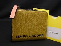 ■新品■未使用■ MARC JACOBS マークジェイコブス M0017061 レザー 二つ折り 財布 ウォレット レディース カーキ系×イエロー系 BE3376_画像1