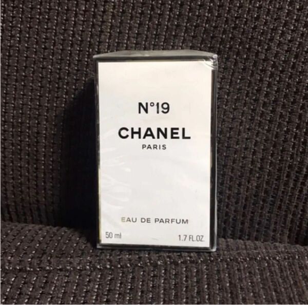 CHANEL　シャネル No19 オードゥ パルファム BT 50ml