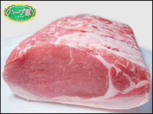 E ◆ Травяная свиная корейка из деревни Макари, Хоккайдо _ Блок 1 кг ☆ Katsudon и Saute ♪ много!
