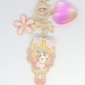 No21・ロリータ風女の子のキーホルダー・ハンドメイド・レジン・ち・兎・ぬいぐるみ