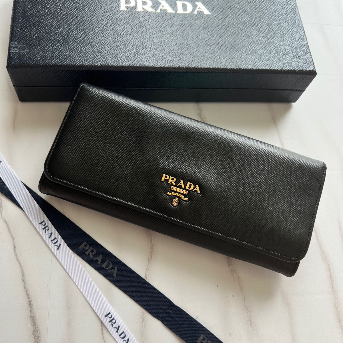 限定価格】813 PRADA プラダ 2つ折り長財布 レター型|PayPayフリマ