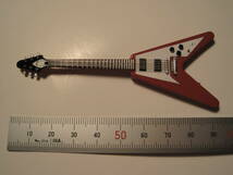 F-Toys Guitar MONO Flying V Mahogany Red 1/12 美品 外箱説明書なし エフトイズ ギター フィギュア ミニチュア 玩具 模型 フライングV_画像2