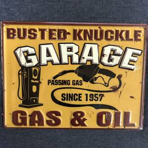 GARAGE GAS &OIL ブリキ看板　大　30×40cm アメリカン　レトロ　エンボスメタルサイン ガレージ　ガス&オイル