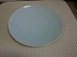 大皿料理に!青磁風の美しい水色模様の大皿 径≒28cm