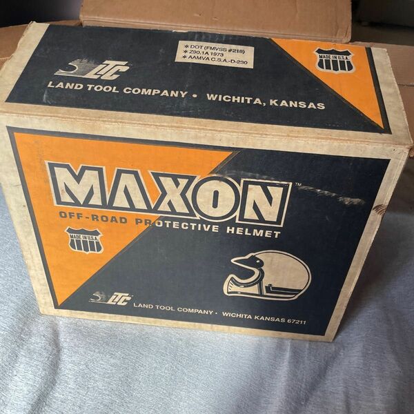 maxonのビンテージヘルメット です1973年製箱付きです