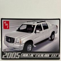 未組立 amt 1/25 Cadillac Escalade EXT 2005年 キャデラック エスカレード プラモデル アメ車 V8 ミニカー モデルカー_画像1