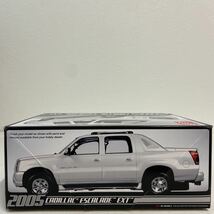 未組立 amt 1/25 Cadillac Escalade EXT 2005年 キャデラック エスカレード プラモデル アメ車 V8 ミニカー モデルカー_画像5