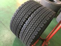 x706-3-8 ☆295/70R22.5 BS W970 中古2本♪ ブリヂストン スタッドレス 2019年製 残溝20～19ｍｍ！ k170_画像1