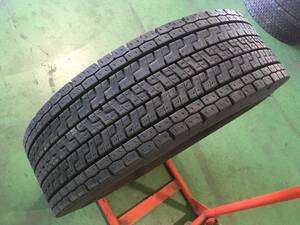 x742-3-9 ☆245/70R19.5 中古1本！ ヨコハマ ZEN903ZW スタッドレス 2018年製 スペア用に♪ k40