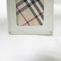 T8515☆【SALE】バーバリー BURBERRY 2つ折り パスケース / IC定期入れ / カードケース ホワイト×バーバリーチェック 中古品 送料無料_画像8