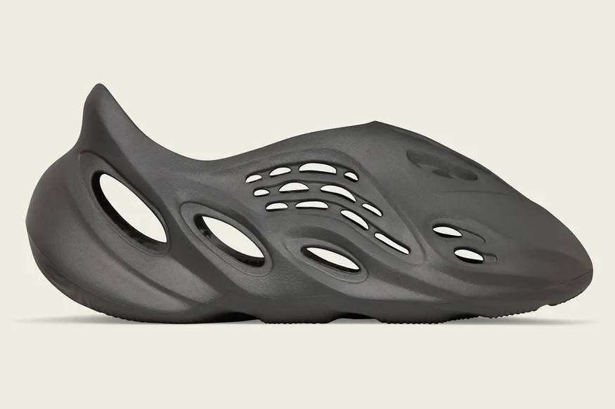 2023年最新】Yahoo!オークション -yeezy runner(ファッション)の中古品