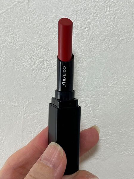 SHISEIDO ヴィジョナリージェルリップスティック　222 Ginza Red