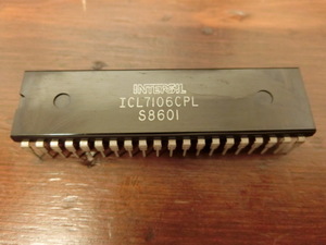 ★★★　Intersil ICL7106CPL 3 1/2 Digit LCD/LED Display A/Dコンバーター 未使用