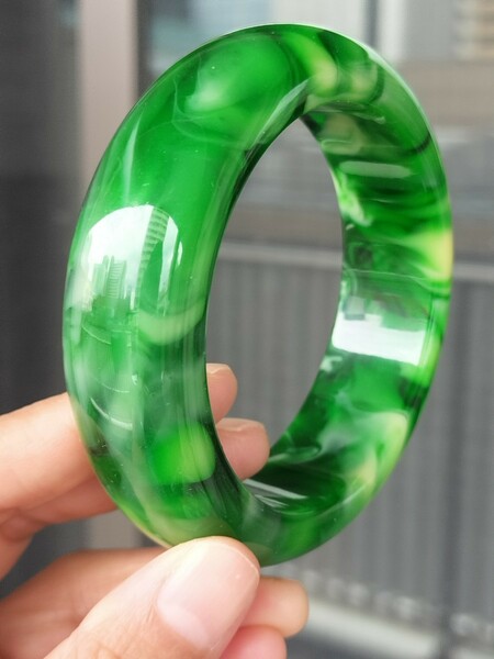 海柳　緑色系　翡翠緑　エメラルド グリーン　バングル　腕輪　内径　58mm