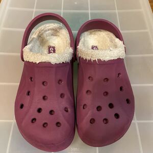  Crocs боа сандалии 