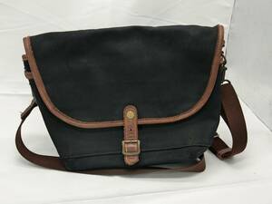  shop island atelier Mini messenger bag black pair slope 