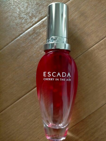  ESCADA チェリー イン ジ エアー 30ml