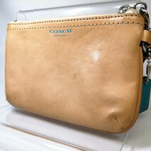 B Φ 【商品ランク:B】 コーチ COACH ロゴチャーム型押し レザー ポーチ 小物入れ マルチケース 服飾小物 レディース 茶 キャメル系_画像1