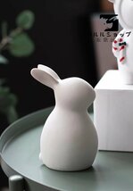 置物 セラミッククラフトウサギ リビングルームの装飾 白い陶製のウサギの置物 プレゼント セラミックうさぎ2匹 干支_画像4