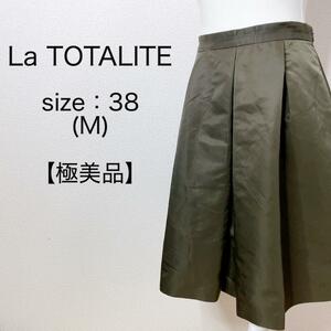 【極美品】La TOTALITE ラトータリテ フレアタックスカート ミディ カジュアル レディース 大人かわいい きれいめ 大人女子 カーキ 光沢