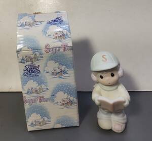 PRECIOUS MOMENTS　プレシャスモーメント　Sugar Town　529494　BOY CAROLLING FIGURINE ●H2904