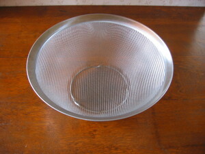 la base( Raver ze) stainless steel circle sieve ( large )27cm USED