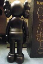 箱黒 人形黒、KAWS コンパニオン フレイ オープン エディション カラー:黒色　メディコムトイ 立ち 高:34cmくらいJ299_画像4