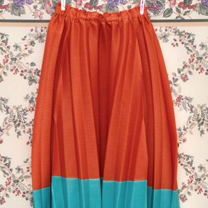 プリーツ　ロングスカート　フリーサイズ　pleats ヴィンテージ　レトロ　水色　総柄　カラフル　オレンジ　ブルー　緑