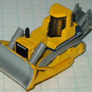 絶版品 トミカ 114 ポプラ社 のりものずかん はたらく車★小松 コマツ ブルドーザ D375A KOMATSU BULLDOZER D375A-2 ブルドーザー 中国製の画像1