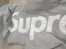 冬 Supreme シュプリーム Satin Applipue Hooded Sweatshirt バックサテンロゴパーカー 22AW XL グレー_画像8