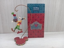 Disney SHOWCASE COLLECTION 'Goofy with Presents with Stand'_画像1