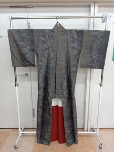 大島紬　袷　正絹　舞蝶　本場大島　岩越織物　証紙付き　付属品は画像の物が全てです