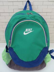 中古　ナイキ　キッズ　リュックサック　グリーン　NIKE★使用感あり★活躍度高　背中メッシュ素材♪　胸ベルトあり！軽量☆彡約３１１ｇ