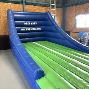 【A795】手渡し限定 エアートランポリン AIR TRAMPOLINE 約10m 強力ブロワー付 AIR BLOWER REH-1.5L 体操 遊戯 エアー遊具 bの画像5