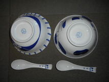 藍染ねこちぐらラーメン鉢２柄、レンゲ２本セット　日本製　美濃焼　新品未使用_画像2