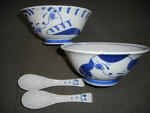 藍染ねこちぐらラーメン鉢２柄、レンゲ２本セット　日本製　美濃焼　新品未使用_画像4